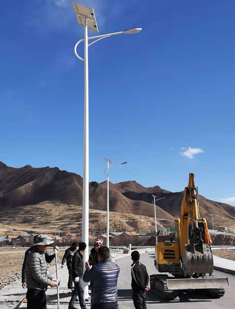 甘南碌曲10米尉犁太阳能路灯项目