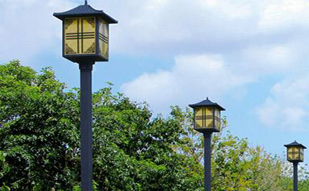 太阳能尉犁庭院灯怎么选亮度与续航更耐用